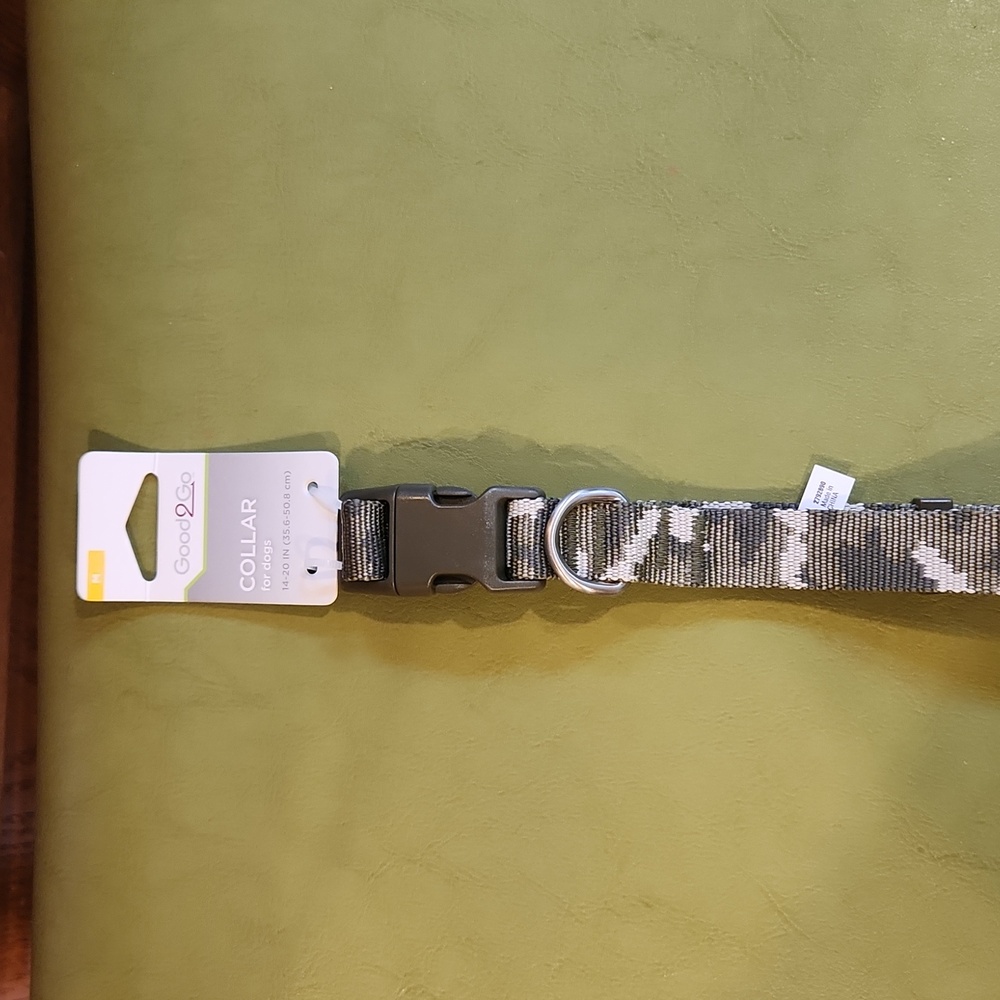 DOG COLLAR MEDIUM SIZE NWT